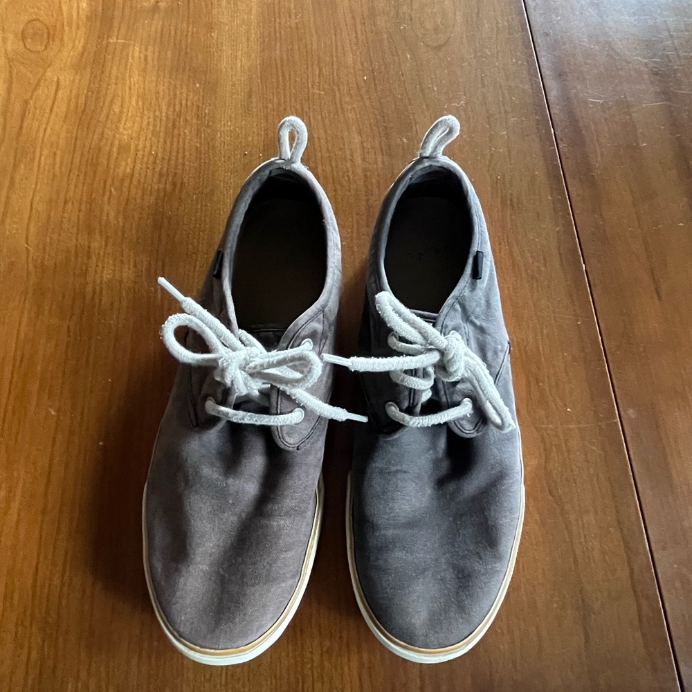 Gently worn Sanuk men’s sneakers